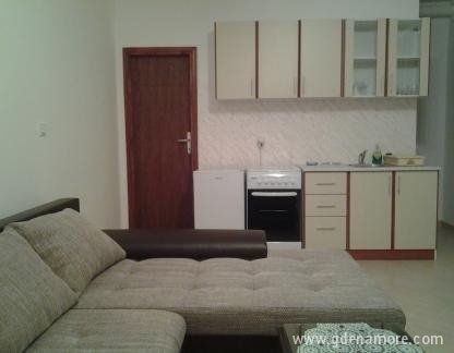 Apartman Dejo, частни квартири в града Tivat, Черна Гора - 2014-06-09 00.28.48